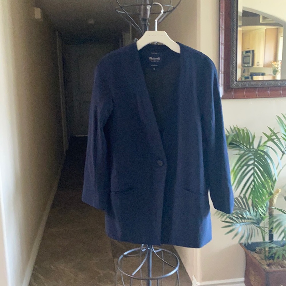 Madewell Navy blazer Material is 100% polyester Washable for travel and care